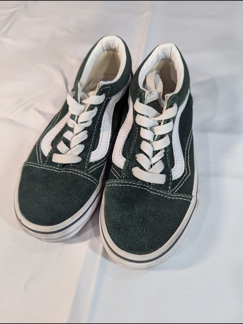 Kids Vans Low-Top Skate Sneakers in Dark Green and White